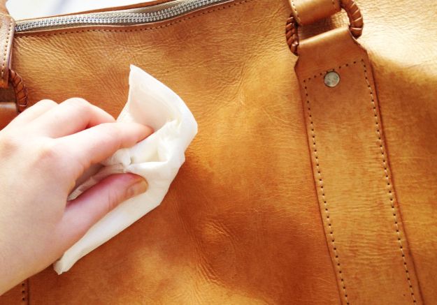 Best Tips To Remove Stubborn Stains on Leather Bag